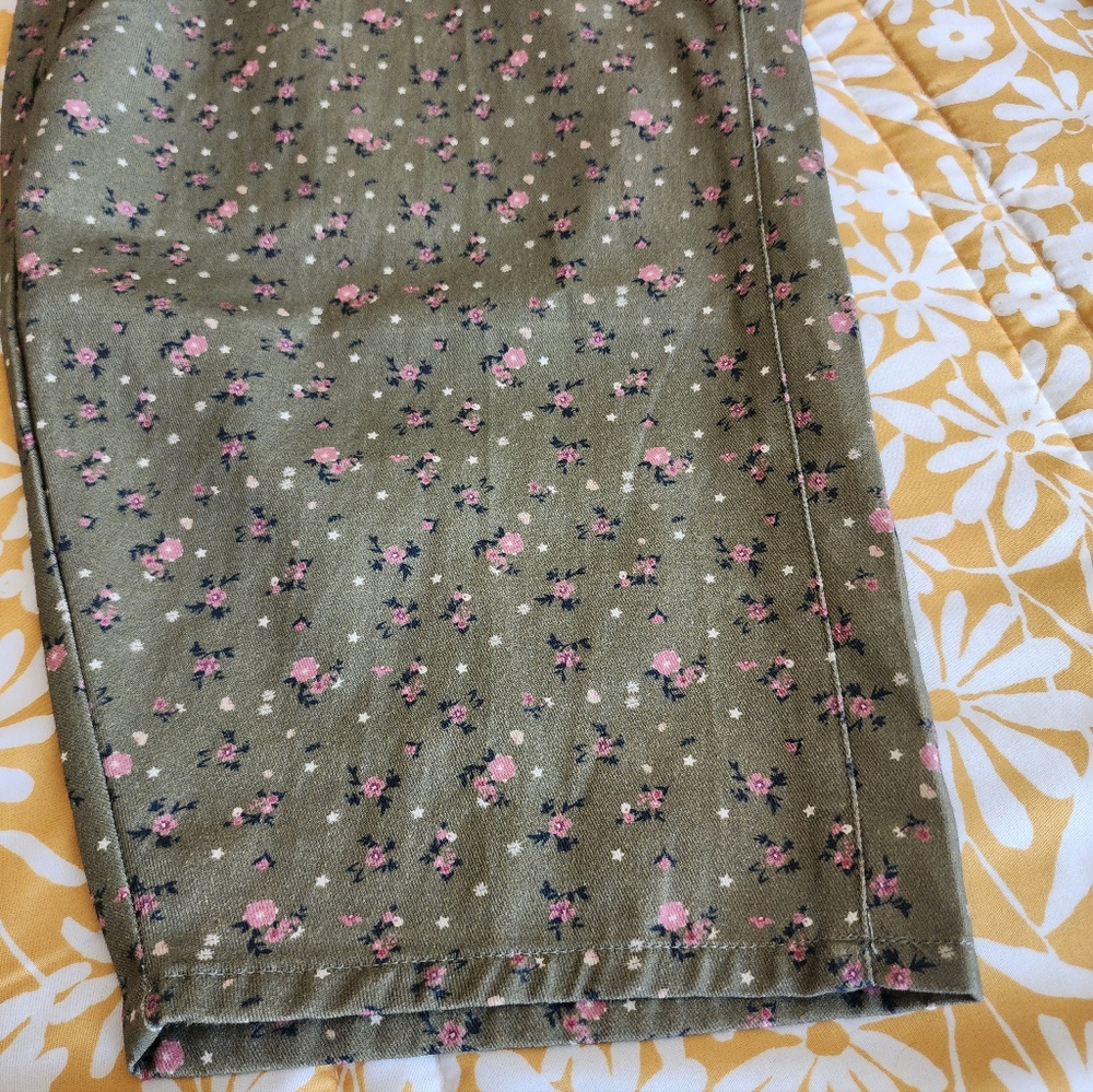 DAVI & DANI Olive Floral Wide Leg Pants - Picture 3 of 13